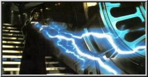 El Emperador Palpatine ataca a Luke con sus relampagos del Lado Oscuro