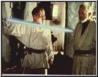 Obi-Wan entrega a Luke el arma que perteniera a su padre